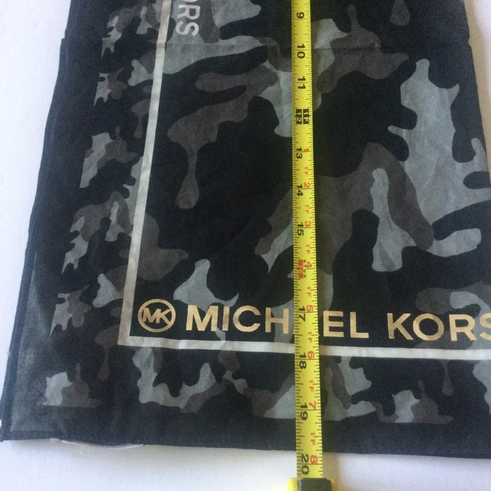 MICHAEL KORS COTTON SCARF/BANDANA BLACK AND GRAY CAMO PRINT WITH LOGO NWOT